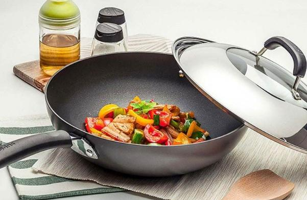 學校食堂配送中心為您講解：不粘鍋為什么不粘鍋？